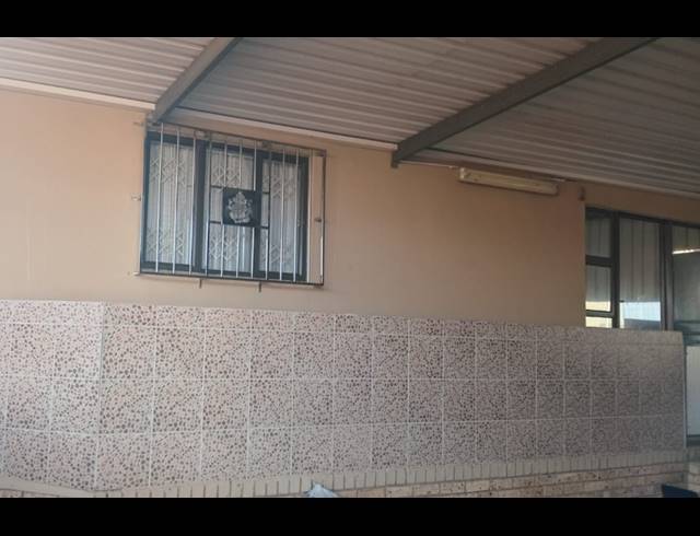 5 BEDROOM HOUSE FOR SALE IN CROSSMOOR